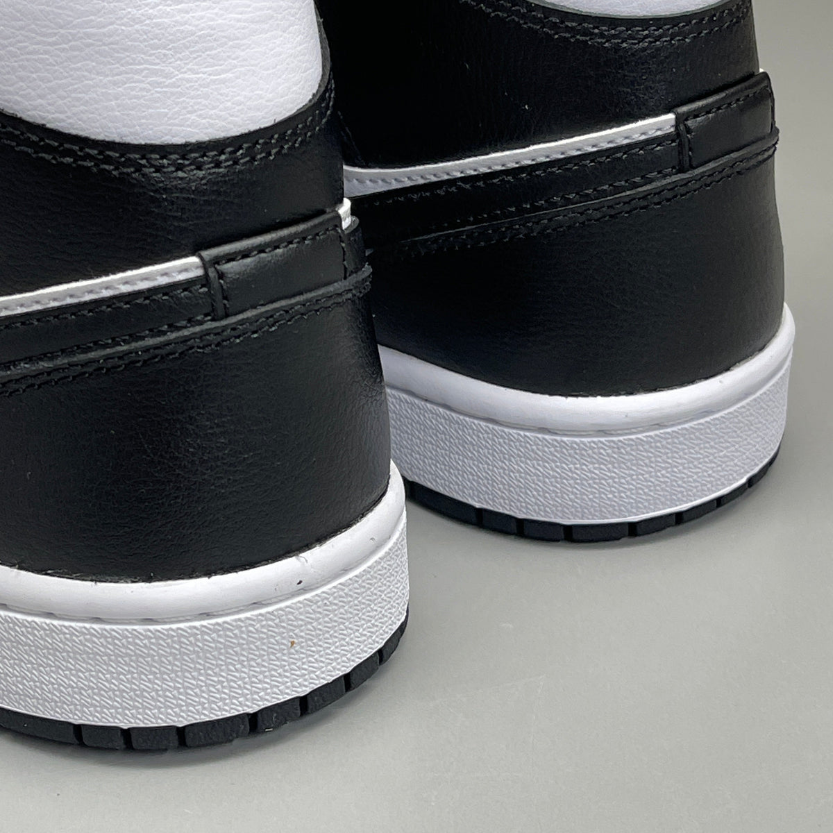 NIKE AIR JORDAN 1 Mid Panda Shoe Women's Sz 6.5 Black / White DV0991-101 (New)